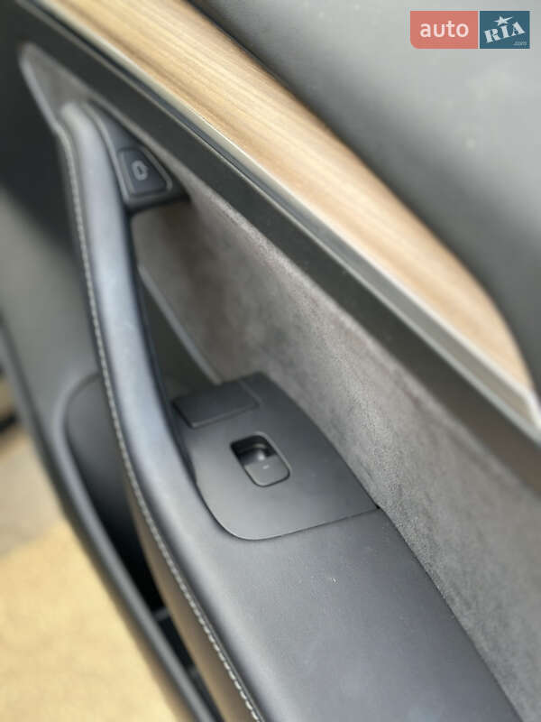Седан Tesla Model 3 2023 в Києві