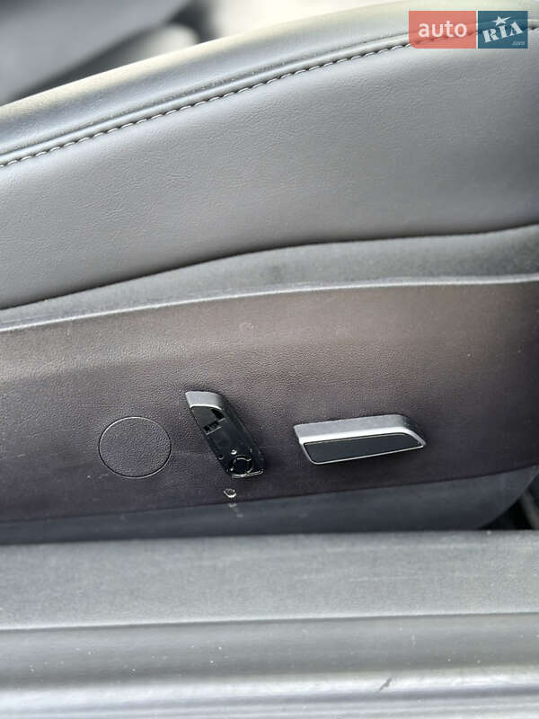 Седан Tesla Model 3 2023 в Києві