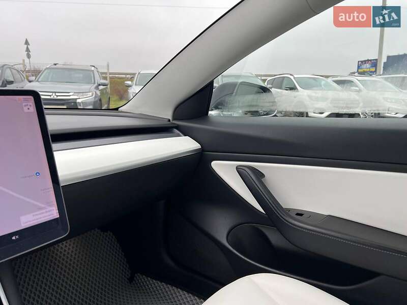 Седан Tesla Model 3 2019 в Львові фото 29 Седан Tesla Model 3 2019 в Львові