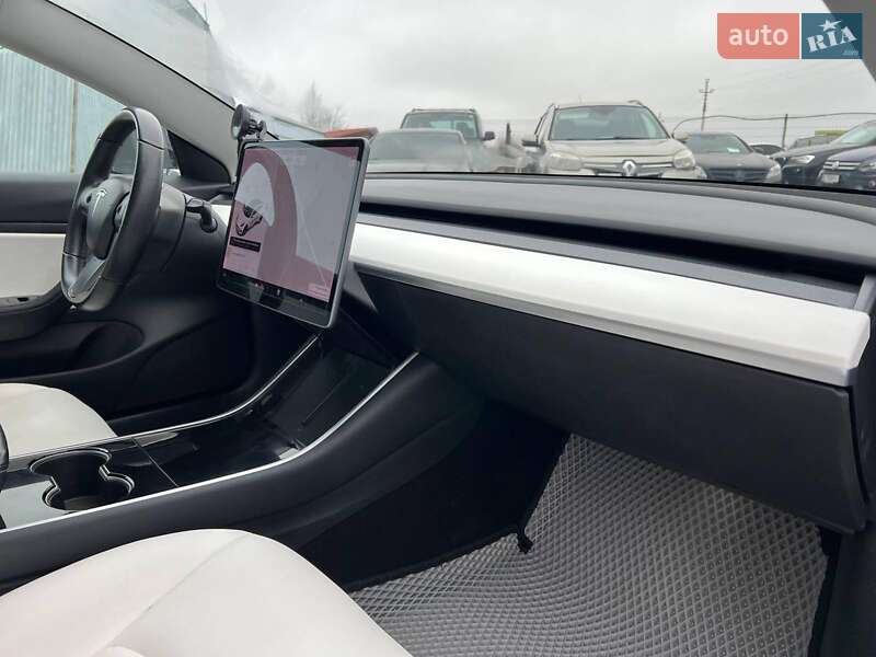 Седан Tesla Model 3 2019 в Львові фото 39 Седан Tesla Model 3 2019 в Львові
