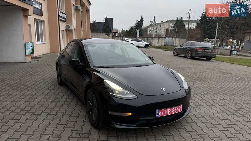 Седан Tesla Model 3 2023 в Луцке