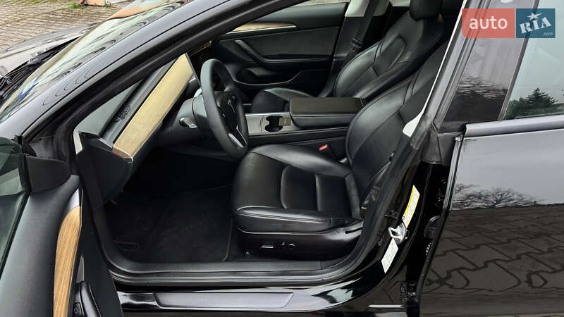 Седан Tesla Model 3 2023 в Луцке