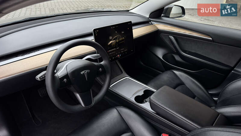 Седан Tesla Model 3 2023 в Луцке