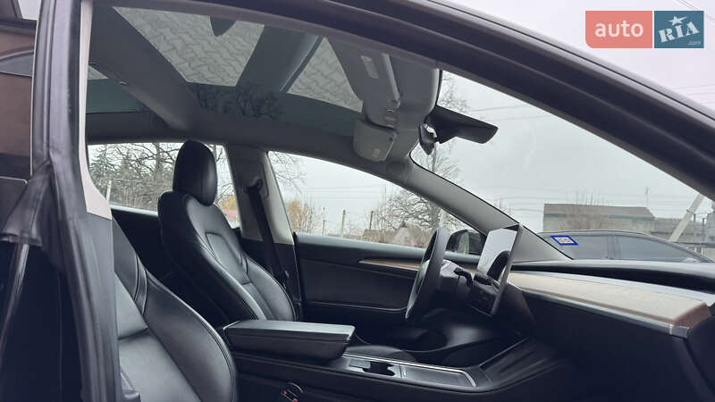Седан Tesla Model 3 2023 в Луцке
