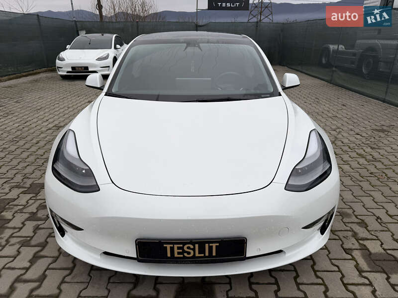 Седан Tesla Model 3 2022 в Хусте