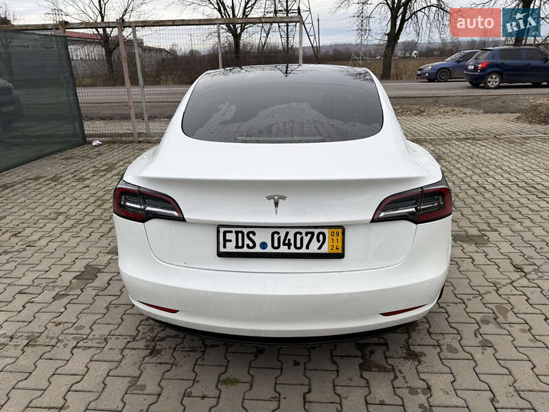 Седан Tesla Model 3 2022 в Хусте