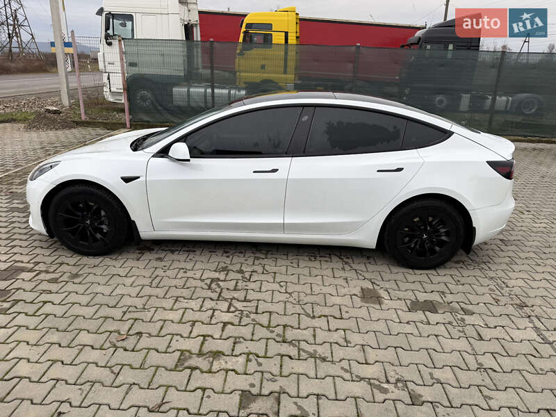 Седан Tesla Model 3 2022 в Хусте