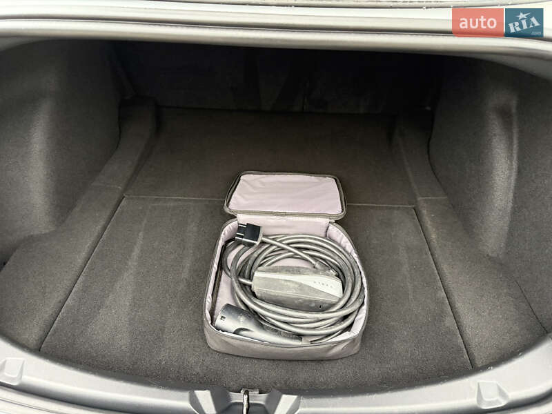 Седан Tesla Model 3 2022 в Хусте