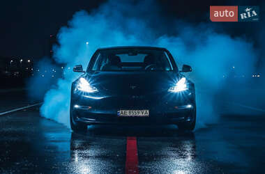 Седан Tesla Model 3 2020 в Дніпрі