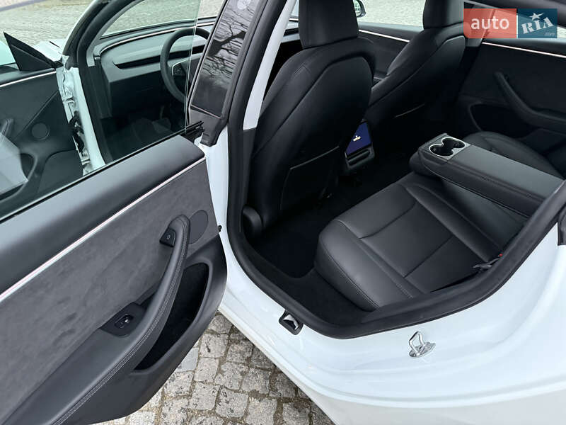 Седан Tesla Model 3 2024 в Золочеві