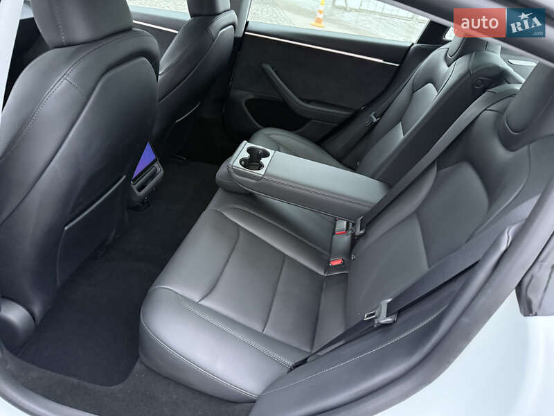 Седан Tesla Model 3 2024 в Золочеві