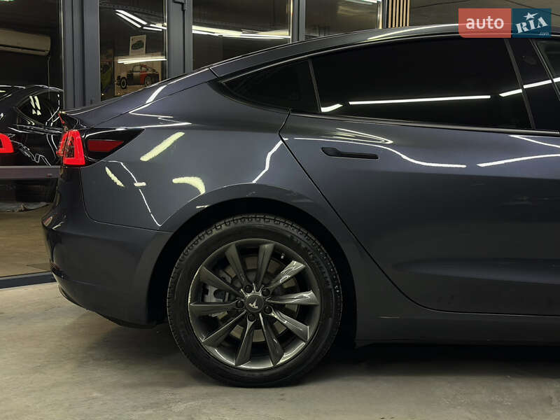 Седан Tesla Model 3 2023 в Одессе