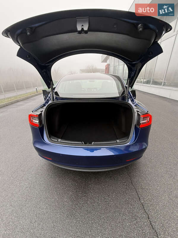 Седан Tesla Model 3 2022 в Днепре