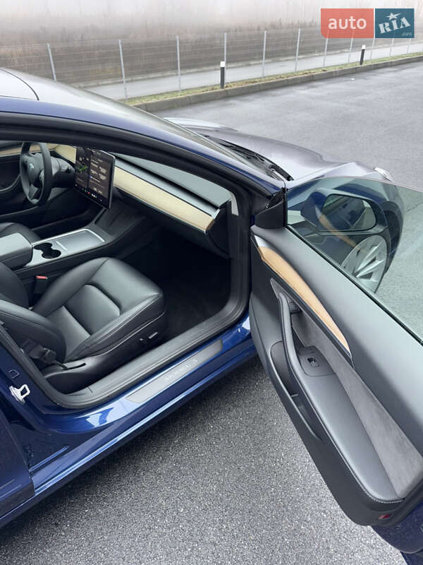 Седан Tesla Model 3 2022 в Днепре