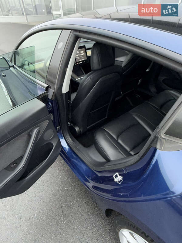 Седан Tesla Model 3 2022 в Днепре