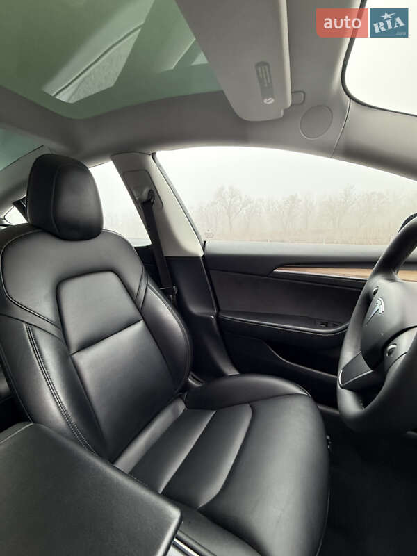 Седан Tesla Model 3 2022 в Днепре