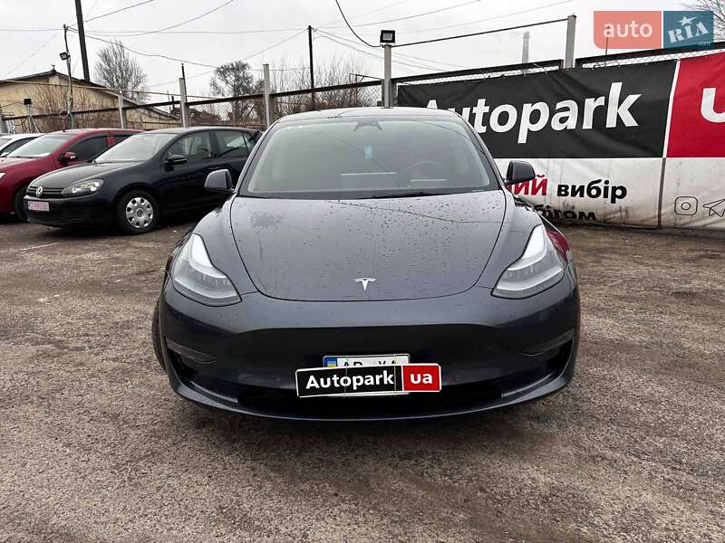 Седан Tesla Model 3 2022 в Запорожье