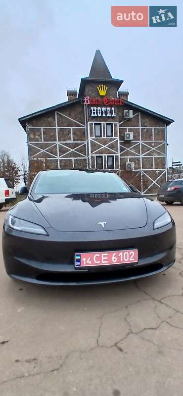 Седан Tesla Model 3 2024 в Ивано-Франковске