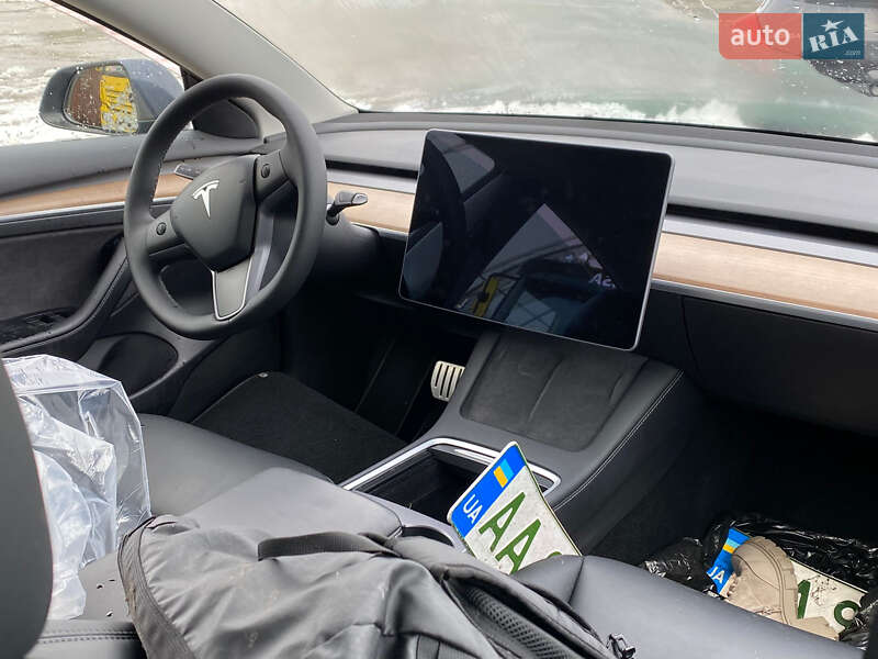Седан Tesla Model 3 2021 в Киеве