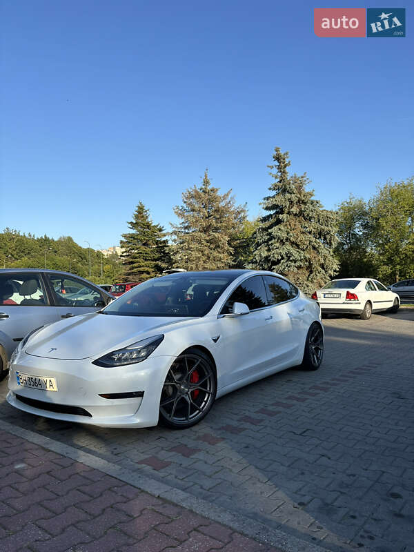 Седан Tesla Model 3 2019 в Львові