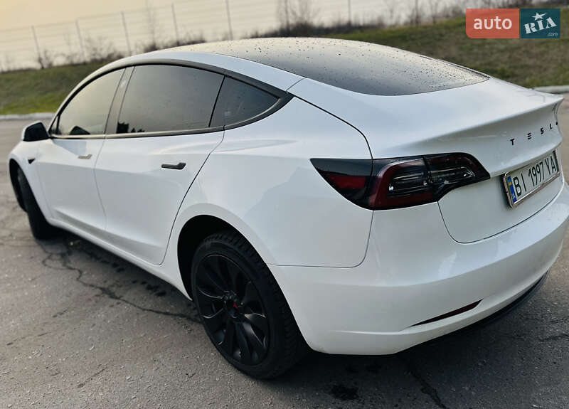 Седан Tesla Model 3 2023 в Полтаве