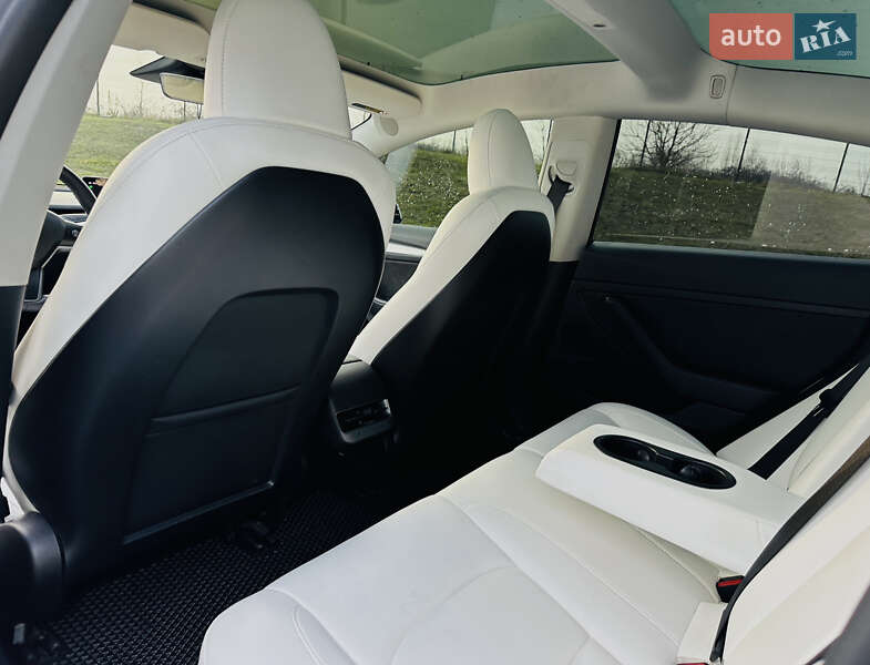 Седан Tesla Model 3 2023 в Полтаве