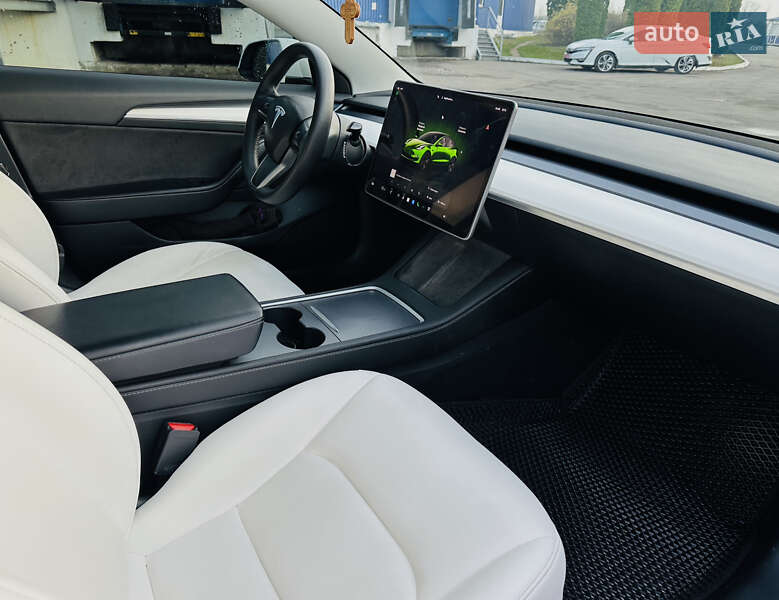 Седан Tesla Model 3 2023 в Полтаве