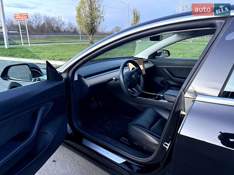Седан Tesla Model 3 2019 в Ізмаїлі