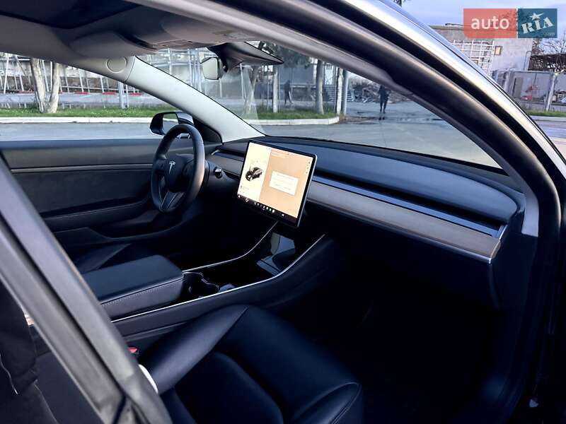 Седан Tesla Model 3 2019 в Ізмаїлі