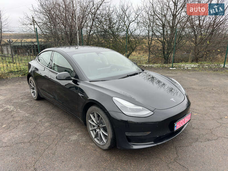 Седан Tesla Model 3 2022 в Львове