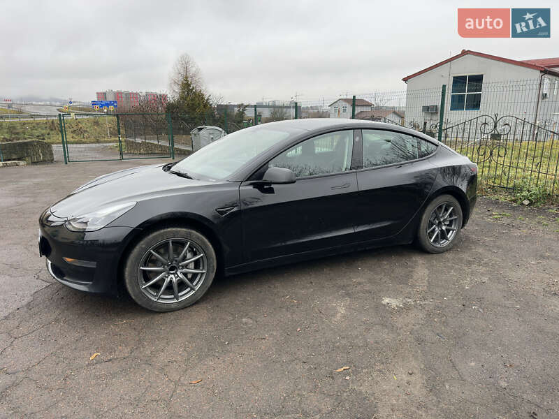 Седан Tesla Model 3 2022 в Львове