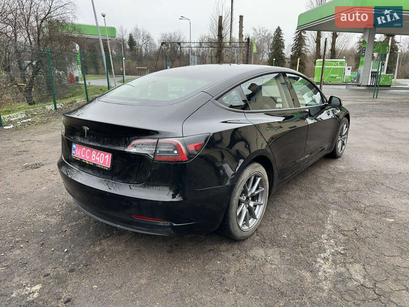 Седан Tesla Model 3 2022 в Львове