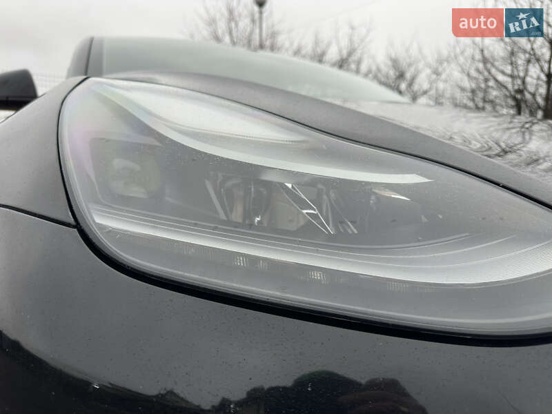 Седан Tesla Model 3 2022 в Львове