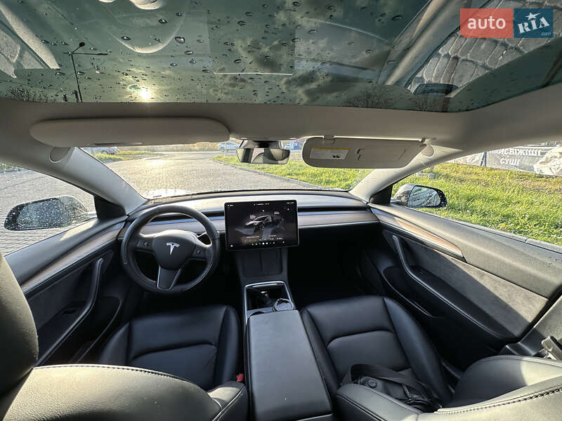 Седан Tesla Model 3 2022 в Львове