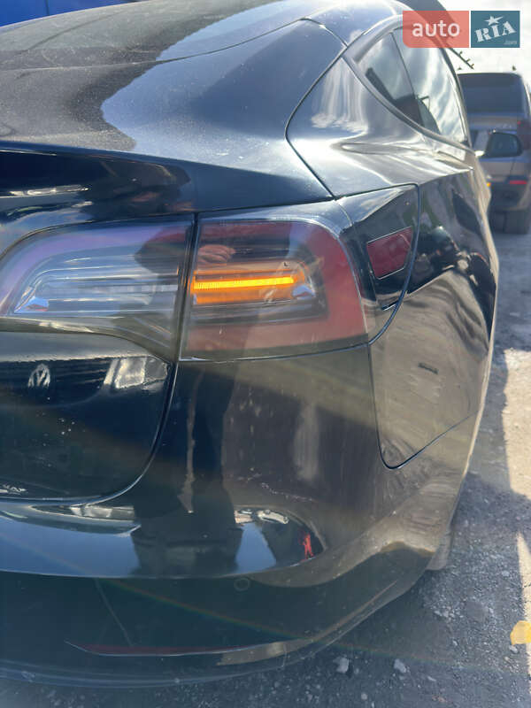 Седан Tesla Model 3 2022 в Львове