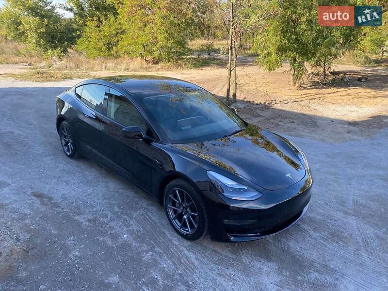Tesla Model 3 2021