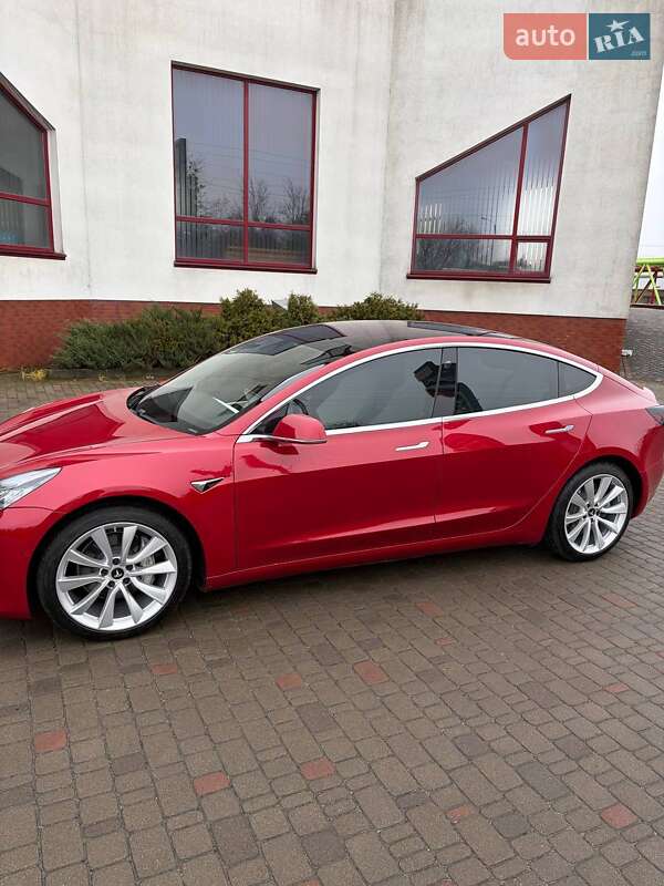 Седан Tesla Model 3 2018 в Луцьку
