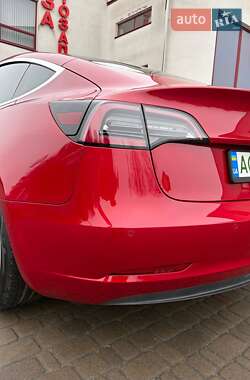 Седан Tesla Model 3 2018 в Луцке