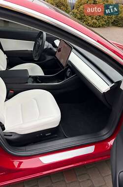 Седан Tesla Model 3 2018 в Луцке