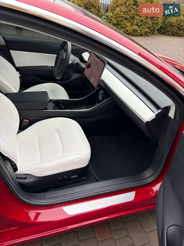 Седан Tesla Model 3 2018 в Луцьку