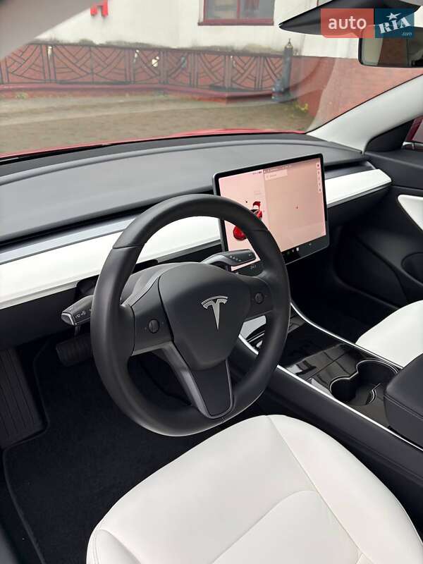 Седан Tesla Model 3 2018 в Луцьку