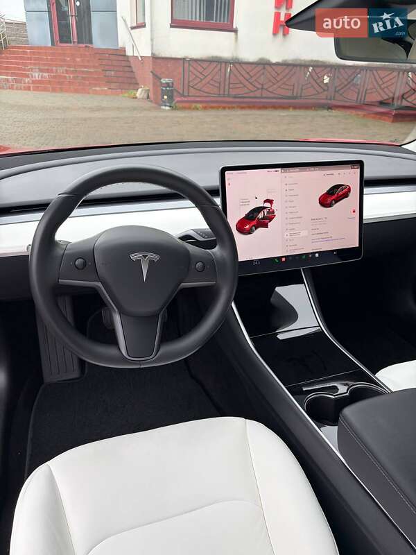 Седан Tesla Model 3 2018 в Луцьку
