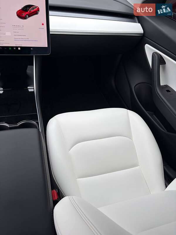 Седан Tesla Model 3 2018 в Луцьку