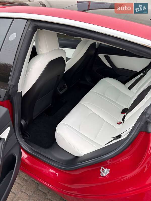 Седан Tesla Model 3 2018 в Луцьку