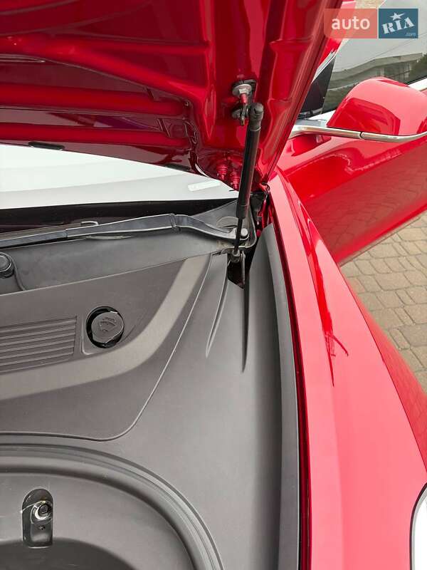 Седан Tesla Model 3 2018 в Луцьку