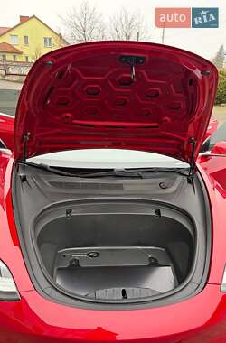 Седан Tesla Model 3 2018 в Луцке