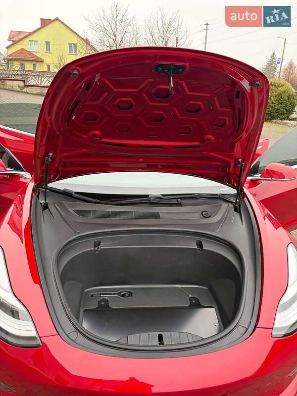 Седан Tesla Model 3 2018 в Луцьку