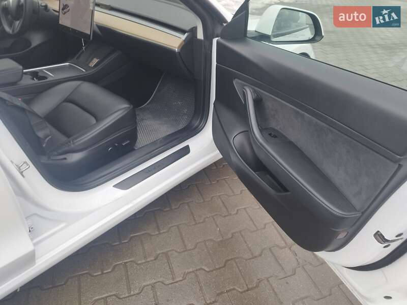 Седан Tesla Model 3 2021 в Львове фото 27 Седан Tesla Model 3 2021 в Львове