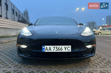 Седан Tesla Model 3 2019 в Киеве