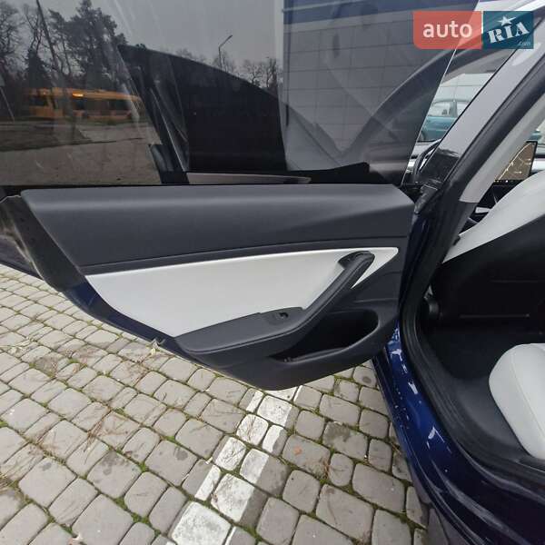 Седан Tesla Model 3 2019 в Смеле